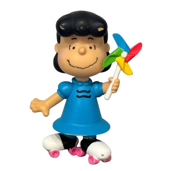 Peanuts Charlie Brown 3” Lucy Van Pelt PVC Cale Topper Figure - Picture 1 of 6